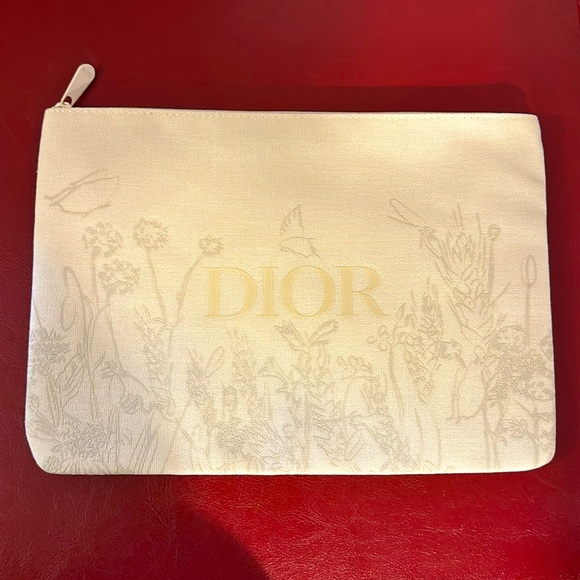 Dior Floral-Embossed Large Cosmetic
2024 Mother's Day Pouch, Limited Edition - Picture 5 of 9